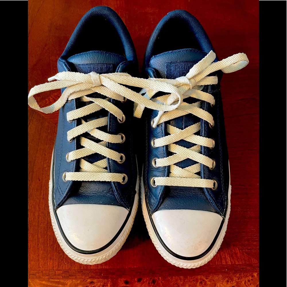 Converse RARE Leather Navy Blue Mens 7 Women’s 9 sneakers